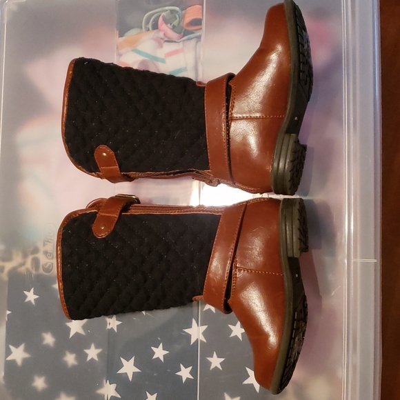 Tommy Hilfiger toddler Boots - Picture 2 of 6